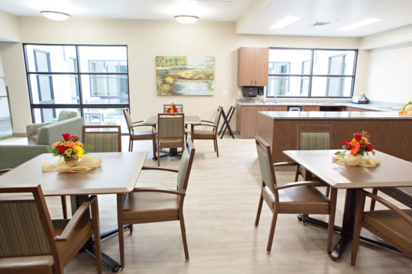 Resident dining area at Cascadia of Nampa, Idaho a physical therapy rehabilitation skilled nursing facility